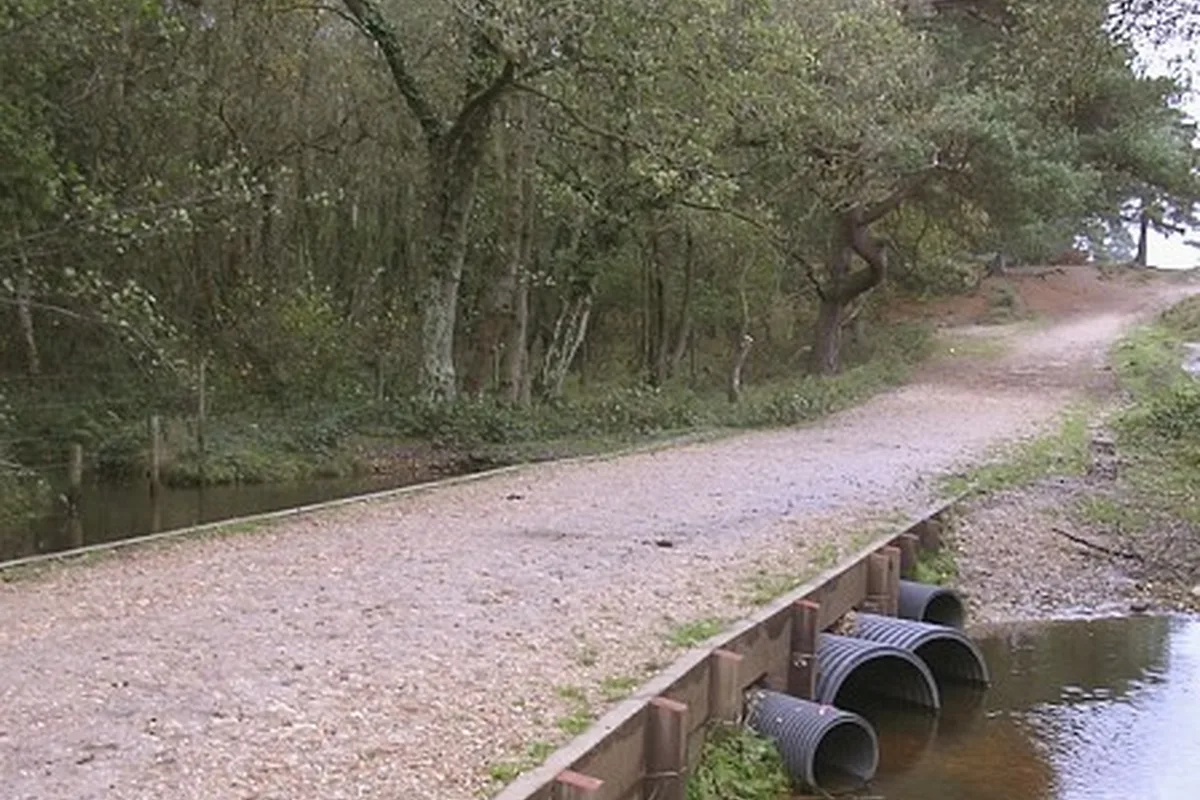 Kiesweg ohne Personen